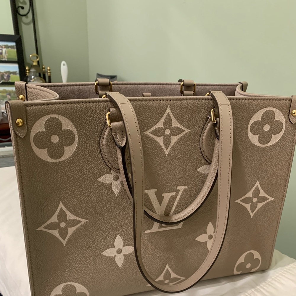 Louis Vuitton On-The-Go. MM , like new condition